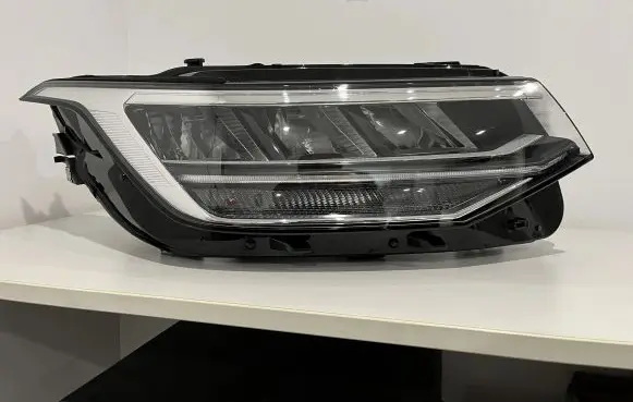 Volkswagen Tiguan Headlight/headlamp 5NB941036C
