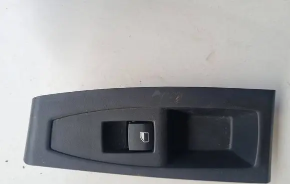 BMW 2 F46 Electric window control switch 9208107 L2A05376