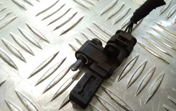 Peugeot 207 Crankshaft position sensor V75617538001