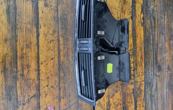 Skoda Superb B6 (3T) Dash center air vent grill 3T0820951
