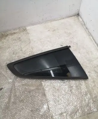 Ford Mustang VI Rear side window FR3B6329700A