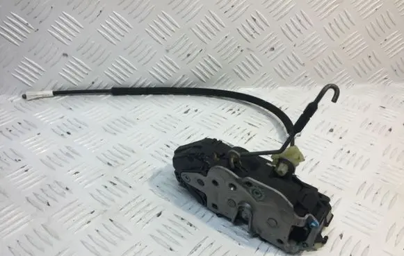 Opel Insignia A Front door lock 13503162