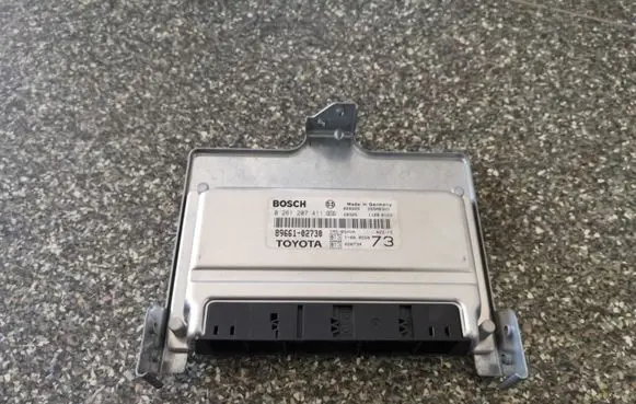 Toyota Corolla E120 E130 Engine control unit/module 0261207411 8966102730