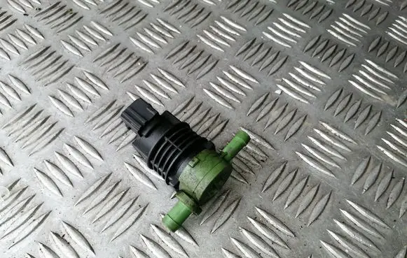 Mercedes-Benz C W204 Turbo solenoid valve 0004708793