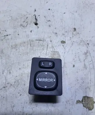 Toyota Avensis Verso Wing mirror switch 8414044030 183574