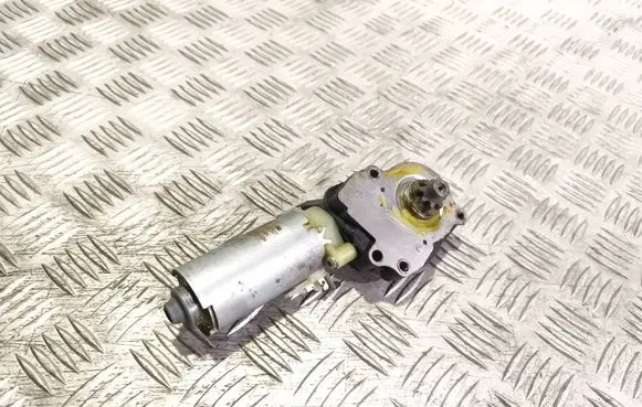 Volvo XC90 Seat adjustment motor 0130002527 8389104 240708N