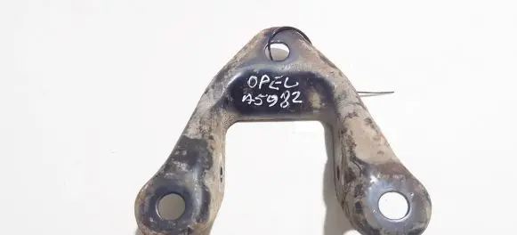 Opel Zafira A Engine mounting bracket