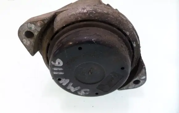 Engine mount bracket