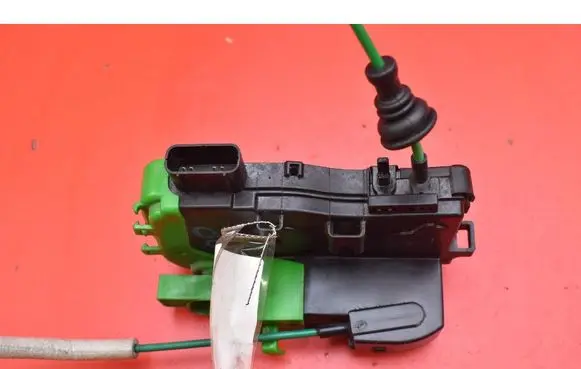 Hyundai i40 Front door lock 81320-3Z020