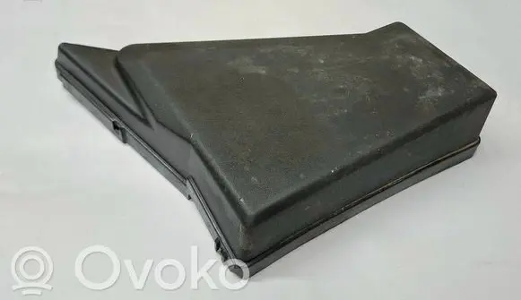 Subaru Outback Fuse box cover MB502010B