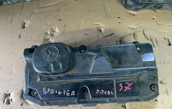 Mercedes-Benz Sprinter W901 W902 W903 W904 Rocker cam cover A6110161724