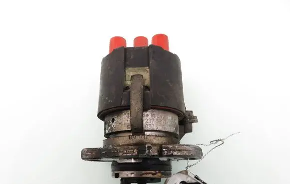 Volkswagen Golf III Spark distributor 030905205AA 0237521050