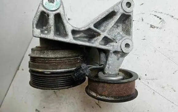 Nissan Micra Alternator belt tensioner 100804B087
