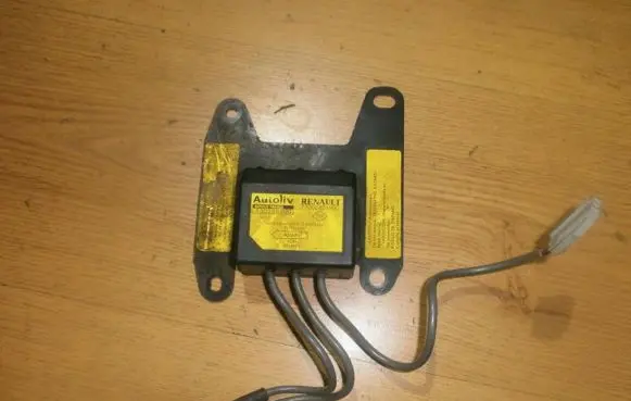 Renault Laguna I Airbag control unit/module 7700842190C 550288900d