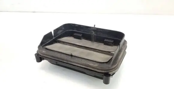Tesla Model X Quarter panel pressure vent 106938300C