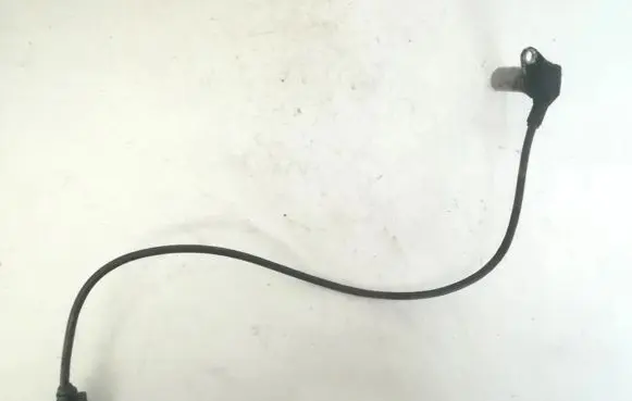 Volkswagen PASSAT B5 Crankshaft position sensor 028907319b