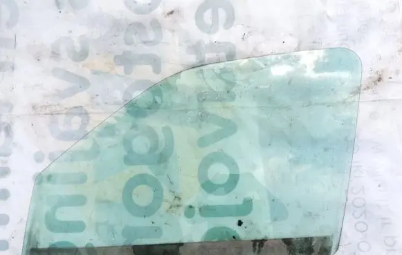 Ford Fiesta Front door window glass four-door