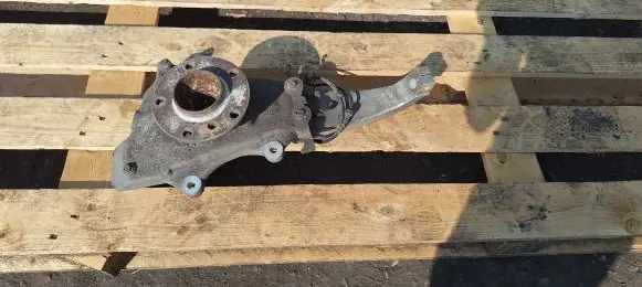 Front wheel hub