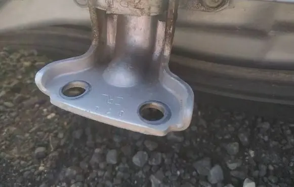 Subaru Impreza III Rear door lower hinge