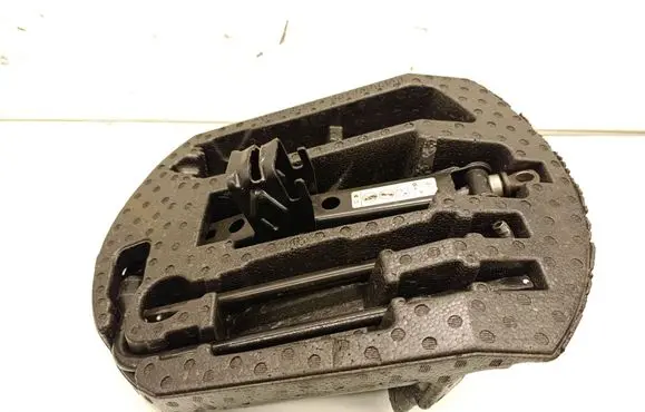 Jeep Grand Cherokee Tool set 68145663AB