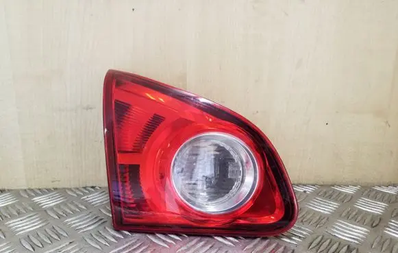 Tailgate rear/tail lights