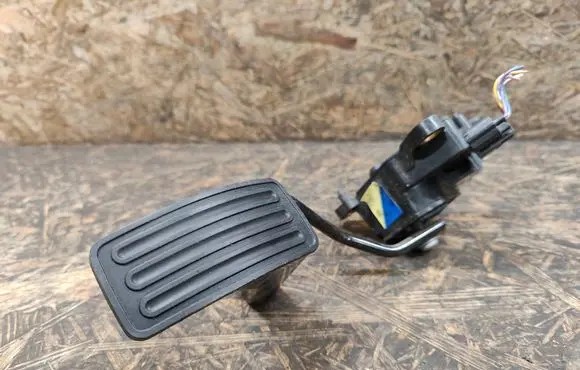 Nissan X-Trail T31 Accelerator throttle pedal 03213C 0323C 00857