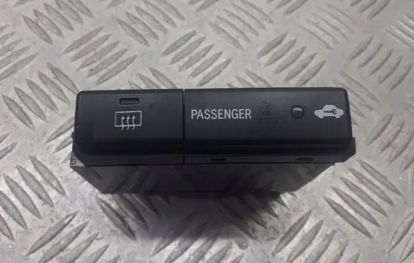 Toyota Avensis T250 Windscreen/window heater switch 