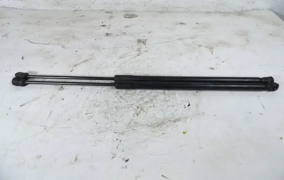 Opel Astra J Shock absorber/damper mounting bracket 13258179
