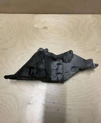 Land Rover Discovery 4 - LR4 Generator/alternator bracket CPLA10239AB