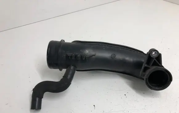 Opel Vivaro Turbo air intake inlet pipe/hose 165752889R 9045234