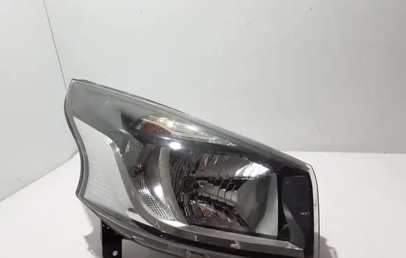 Renault Trafic III (X82) Headlight/headlamp 260101161R