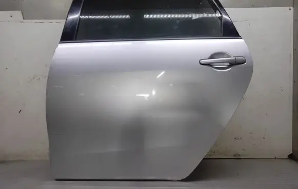 Mitsubishi Grandis Rear door
