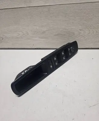 Renault Megane III Electric window control switch E30169 1581C