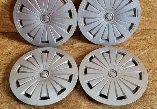 Audi Q3 8U R16 wheel hub/cap/trim 8W0601147