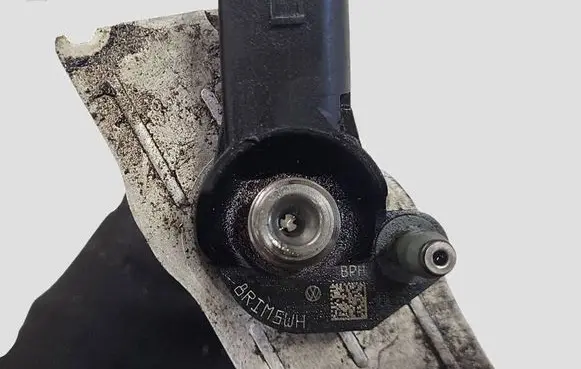 Volkswagen PASSAT B6 Fuel injector 03L130277 0445116030