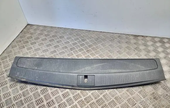 Trunk/boot sill cover protection