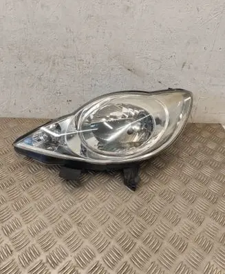 Peugeot 107 Headlight/headlamp 89032403 811500H030