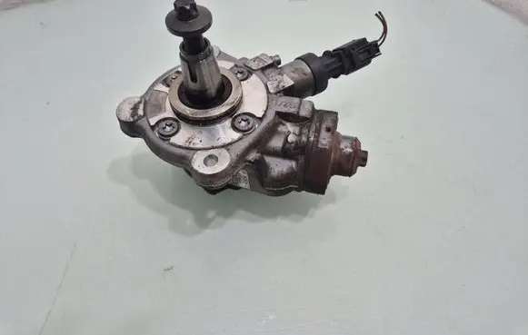 BMW X1 E84 Fuel injection high pressure pump 8510865 0445010524