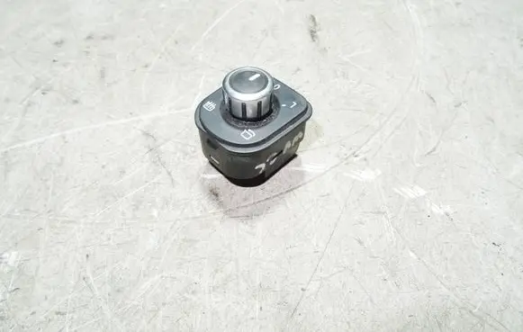 Wing mirror switch