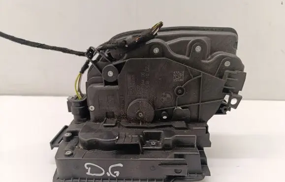 BMW 2 F46 Rear door lock 7281944