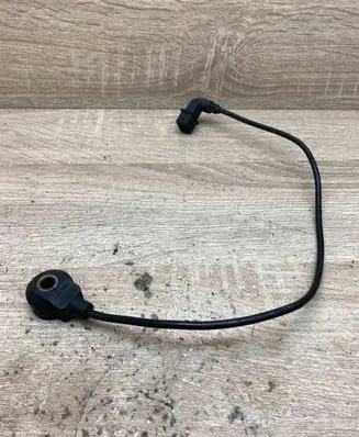 BMW 5 E39 Detonation knock sensor 17021639 0261231096