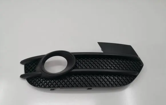 Audi Q3 8U Front bumper lower grill 8U0807682A