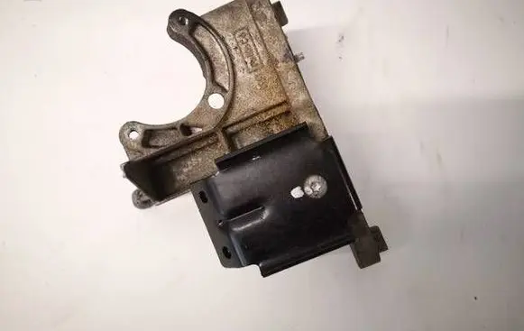 Ford Focus Engine mounting bracket av6q9b470bb av6q-9b470-bb