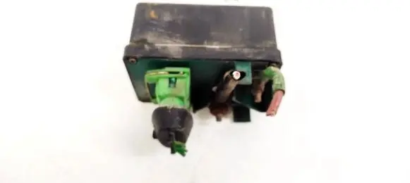 Volkswagen PASSAT B2 Glow plug pre-heat relay