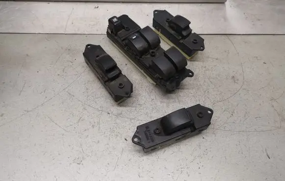 Mitsubishi Grandis Electric window control switch MN141066 8608A023 8608A024