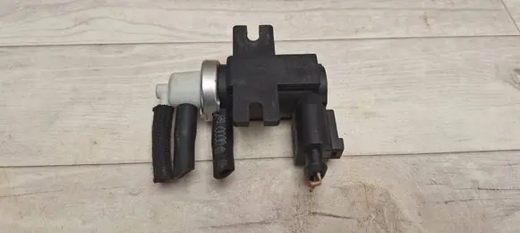 Audi A4 S4 B6 8E 8H Turbo solenoid valve 1J0906627B