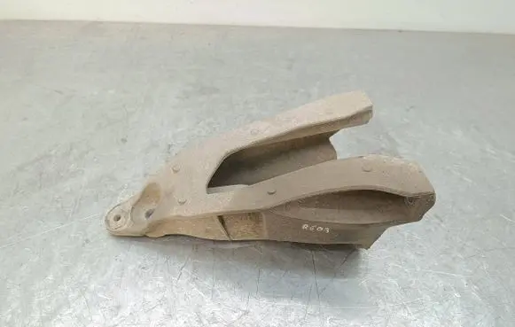 Volkswagen Transporter - Caravelle T5 Engine mounting bracket 7E0199370
