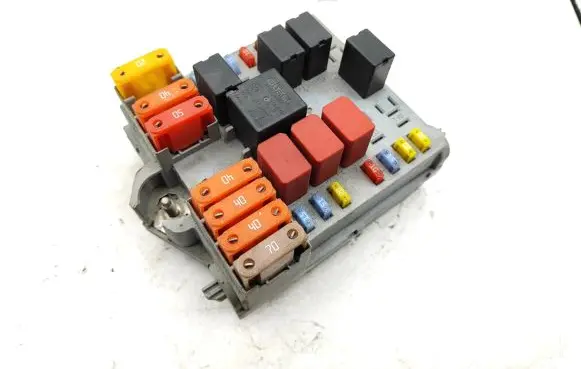 Alfa Romeo 159 Fuse module 50504455
