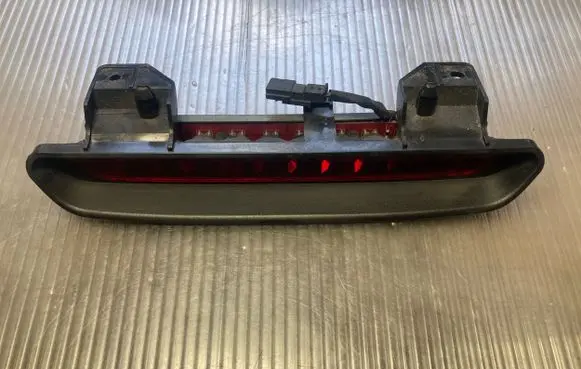 Chevrolet Orlando Third/center stoplight 95031492