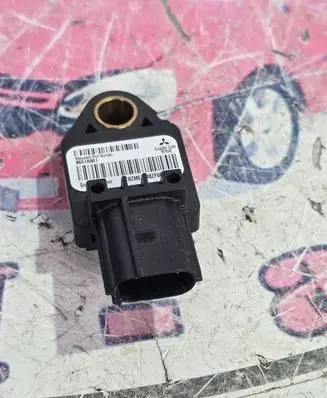 Mitsubishi Outlander Airbag deployment crash/impact sensor 8651A001 39754C TBFME3048ZF086